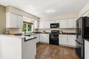 915 NW D St, Grants Pass, OR 97526 - Photo 8