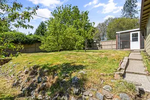 915 NW D St, Grants Pass, OR 97526 - Photo 22