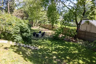 915 NW D St, Grants Pass, OR 97526 - Photo 24