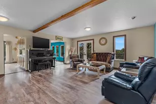 7791 SW Wickiup Ave, Redmond, OR 97756 - Photo 6