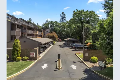 115 Rogue River Highway #APT 307, Grants Pass, OR 97527 - Photo 2