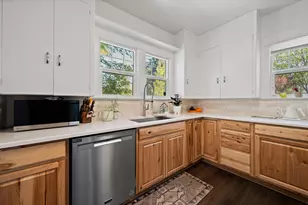 714 SW Cascade Ave, Redmond, OR 97756 - Photo 8