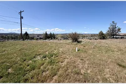 950 E B Street, Madras, OR 97741 - Photo 10