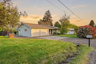 1640 Southgate Way, Grants Pass, OR 97527 - Photo 2