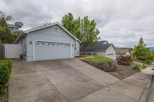 231 SE Independence Dr, Grants Pass, OR 97527 - Photo 30