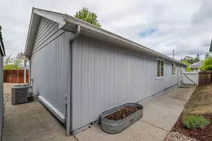 231 SE Independence Dr, Grants Pass, OR 97527 - Photo 28