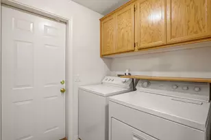 231 SE Independence Dr, Grants Pass, OR 97527 - Photo 14