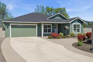 3847 Arena Dr, Medford, OR 97504 - Photo 2