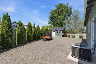 3847 Arena Dr, Medford, OR 97504 - Photo 38