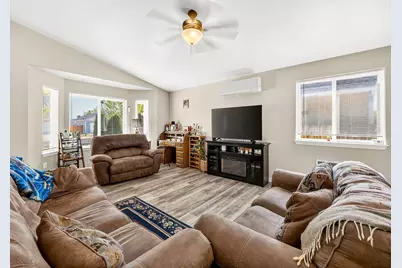 5637 Mickshelly Circle, Klamath Falls, OR 97603 - Photo 6