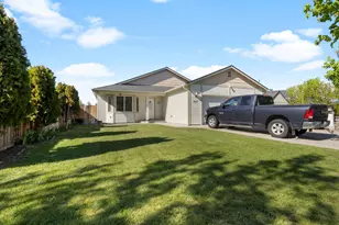 5637 Mickshelly Cir, Klamath Falls, OR 97603 - Photo 1