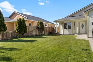5637 Mickshelly Cir, Klamath Falls, OR 97603 - Photo 2