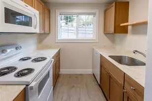 931 NW Carlon Ave, Bend, OR 97703 - Photo 6