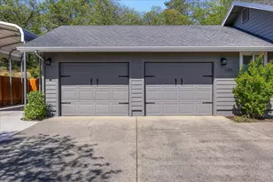 1180 NW F St, Grants Pass, OR 97526 - Photo 16