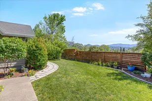 1180 NW F St, Grants Pass, OR 97526 - Photo 12