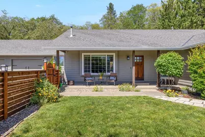 1180 NW F Street, Grants Pass, OR 97526 - Photo 2