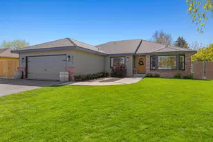 4039 Valinda Way, Klamath Falls, OR 97603 - Photo 2
