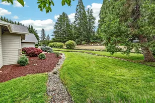 634 Towne St, Grants Pass, OR 97527 - Photo 2