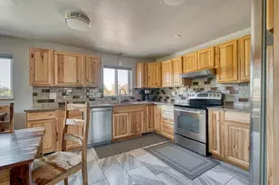 5660 SW Impala Ln, Redmond, OR 97756 - Photo 8