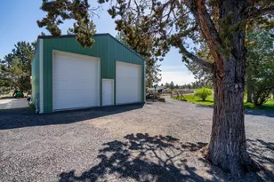 5660 SW Impala Ln, Redmond, OR 97756 - Photo 2