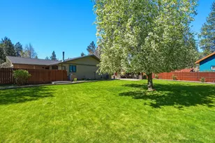 61605 Summer Shade Dr, Bend, OR 97702 - Photo 2