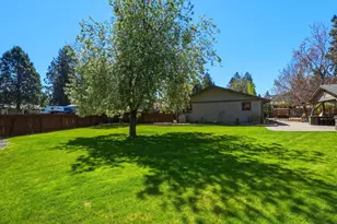 61605 Summer Shade Dr, Bend, OR 97702 - Photo 4
