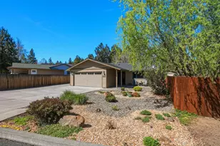 61605 Summer Shade Dr, Bend, OR 97702 - Photo 2