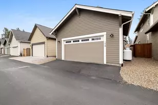 1048 E Black Butte Ave, Sisters, OR 97759 - Photo 32