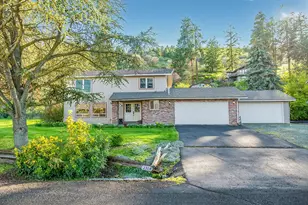 2318 Marina Dr, Klamath Falls, OR 97601 - Photo 2