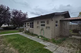 221 NE Idlewood St, Prineville, OR 97754 - Photo 2