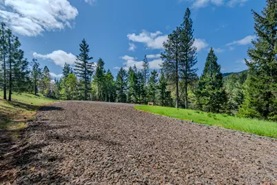 23112 E Evans Creek Road, Central Point, OR 97502 - Photo 2