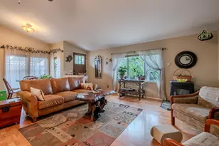 110 W 5th St, Phoenix, OR 97535 - Photo 6