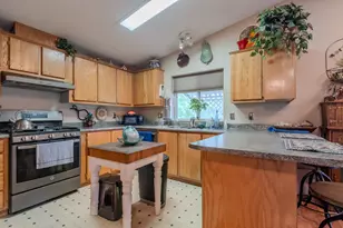 110 W 5th St, Phoenix, OR 97535 - Photo 10