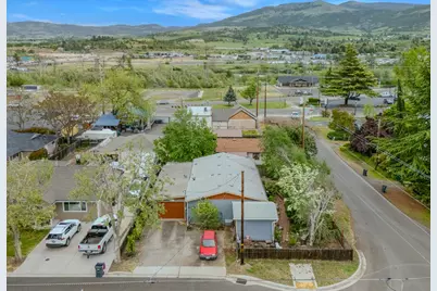 110 W 5th Street, Phoenix, OR 97535 - Photo 2