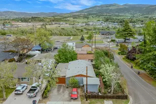 110 W 5th St, Phoenix, OR 97535 - Photo 2