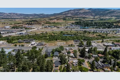 110 W 5th Street, Phoenix, OR 97535 - Photo 30