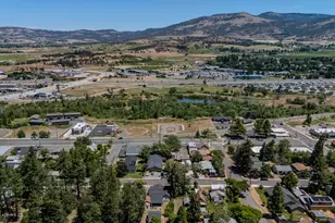 110 W 5th St, Phoenix, OR 97535 - Photo 30
