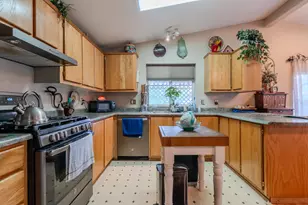 110 W 5th St, Phoenix, OR 97535 - Photo 8