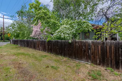110 W 5th Street, Phoenix, OR 97535 - Photo 24
