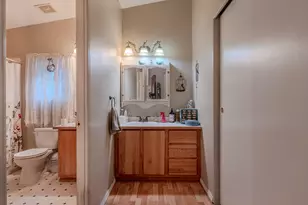 110 W 5th St, Phoenix, OR 97535 - Photo 18