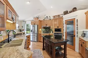 2964 NW Fairway Heights Dr, Bend, OR 97703 - Photo 12