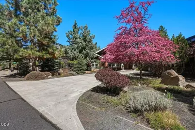 2964 NW Fairway Heights Drive, Bend, OR 97703 - Photo 2