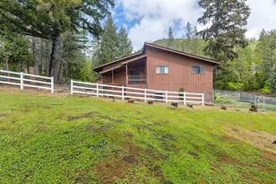 7310 N Applegate Rd, Grants Pass, OR 97527 - Photo 32