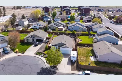 3020 NW 9th Court, Redmond, OR 97756 - Photo 2