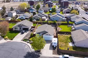 3020 NW 9th Ct, Redmond, OR 97756 - Photo 2