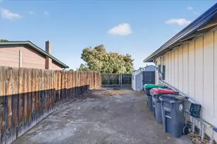 2573 Eaton Dr, Medford, OR 97504 - Photo 32