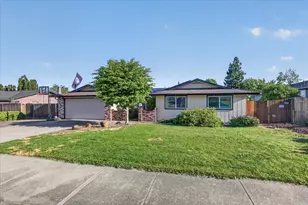 2573 Eaton Dr, Medford, OR 97504 - Photo 2