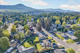 2573 Eaton Dr, Medford, OR 97504 - Photo 36
