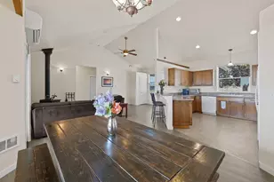 25311 Bachelor Ln, Bend, OR 97701 - Photo 6