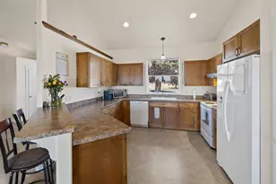 25311 Bachelor Ln, Bend, OR 97701 - Photo 8